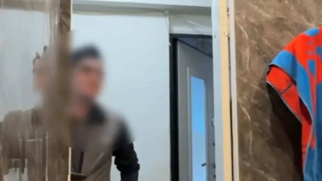 Пранкер в Москве просил курьеров помочь вынести окровавленный «труп»