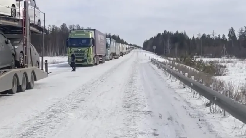 Под Читой образовалась 60-километровая пробка из-за гололеда
