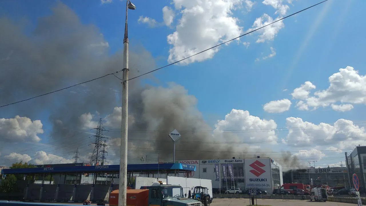 Пожар потушили в автосервисе в Котельниках