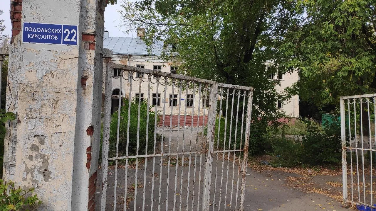 Заброшенное здание в микрорайоне Шепчинки Подольска могут передать в аренду частному лицею