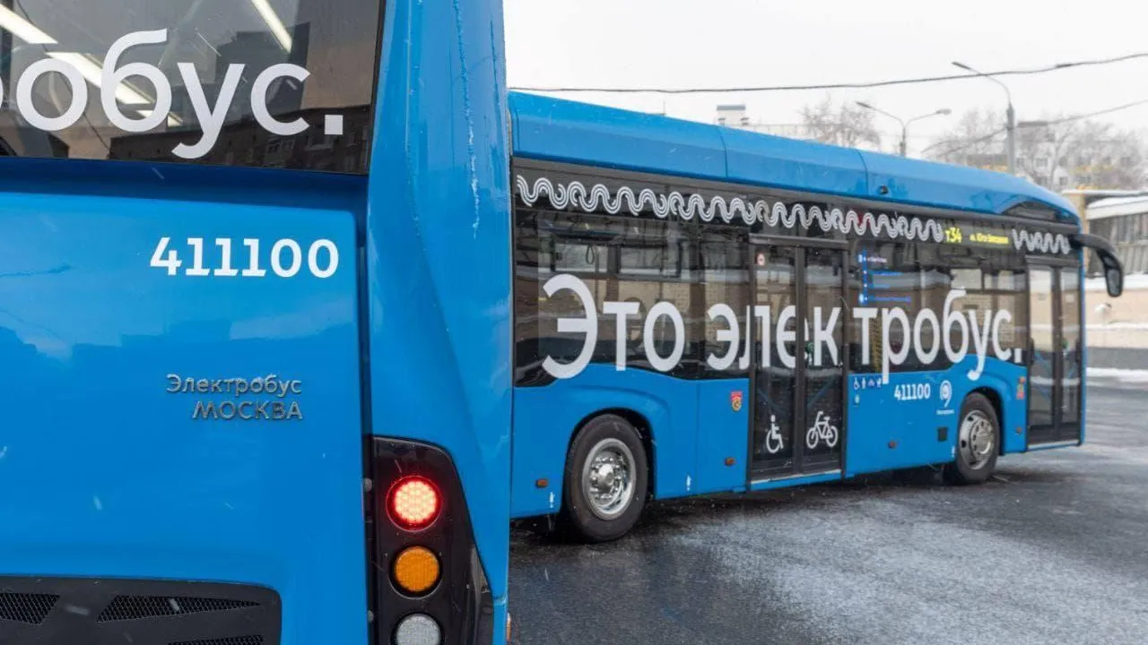 В Москве запустили электробус-«гармошку»