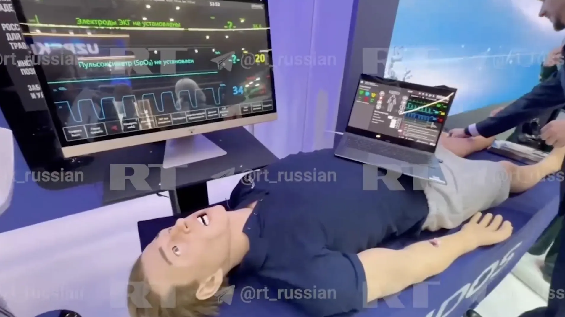 На ПМЭФ представили робота Леонардо для обучения врачей