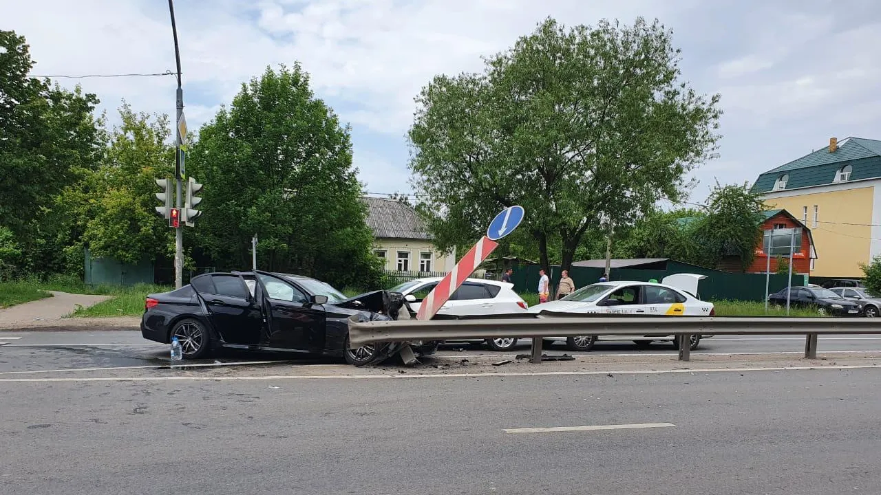 В Подольске произошло массовое ДТП с участием трех авто