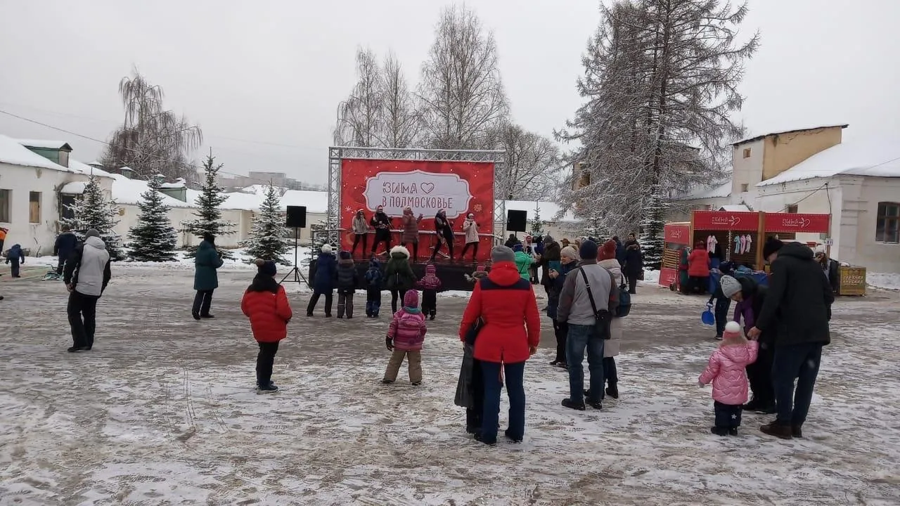 «Новогодние забавы» провели на Дворцовой площади в Подольске