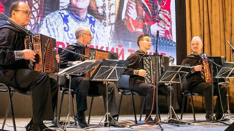 Подмосковные пенсионеры побывали на концерте ансамбля баянистов в Подольске