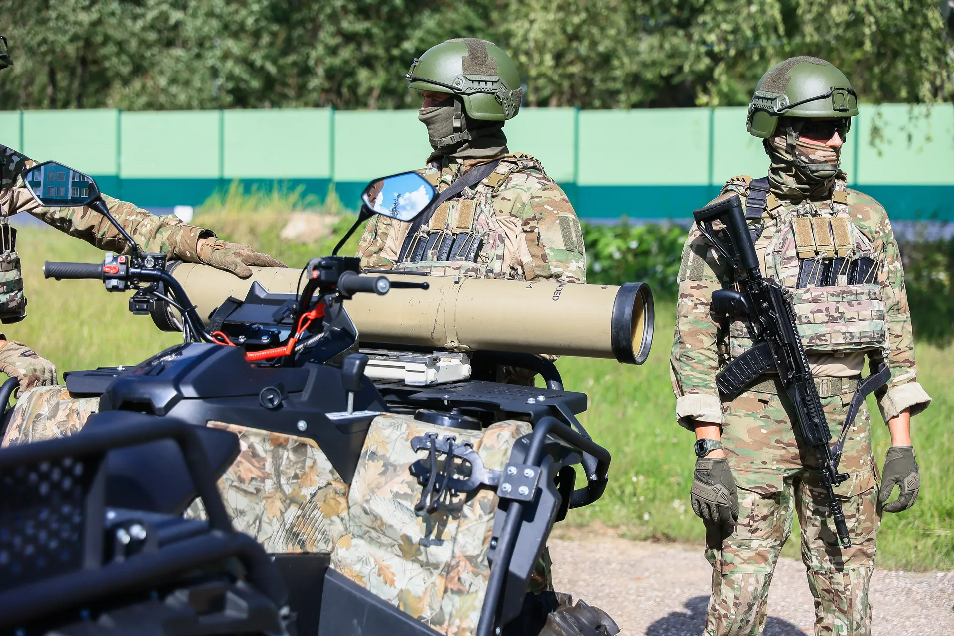 Поздравление военнослужащих 45-й бригады  спецназа ВДВ с годовщиной её образования Губернатором Подмосковья