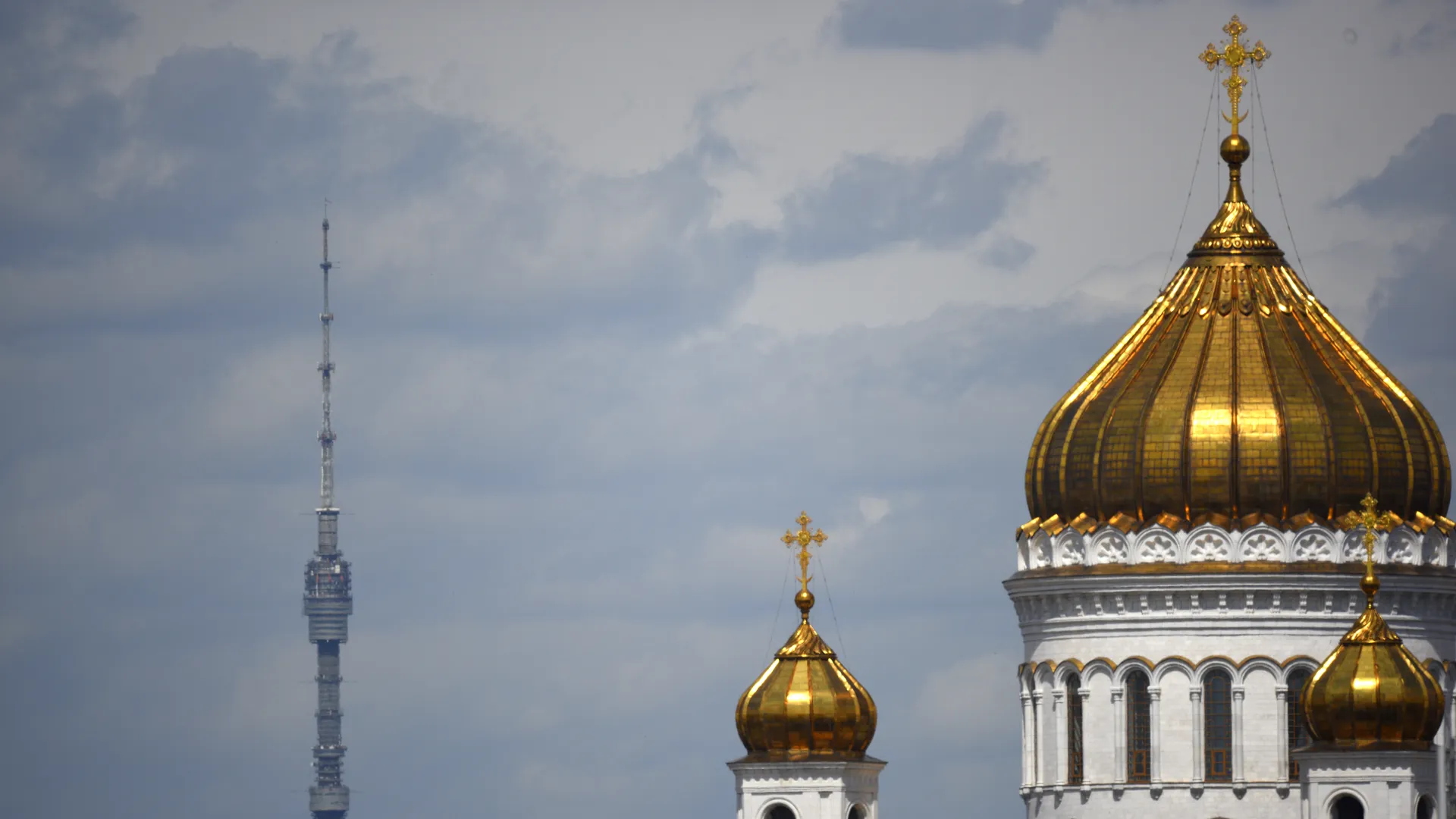Неизвестный разгромил церковную лавку у храма Христа Спасителя в Москве