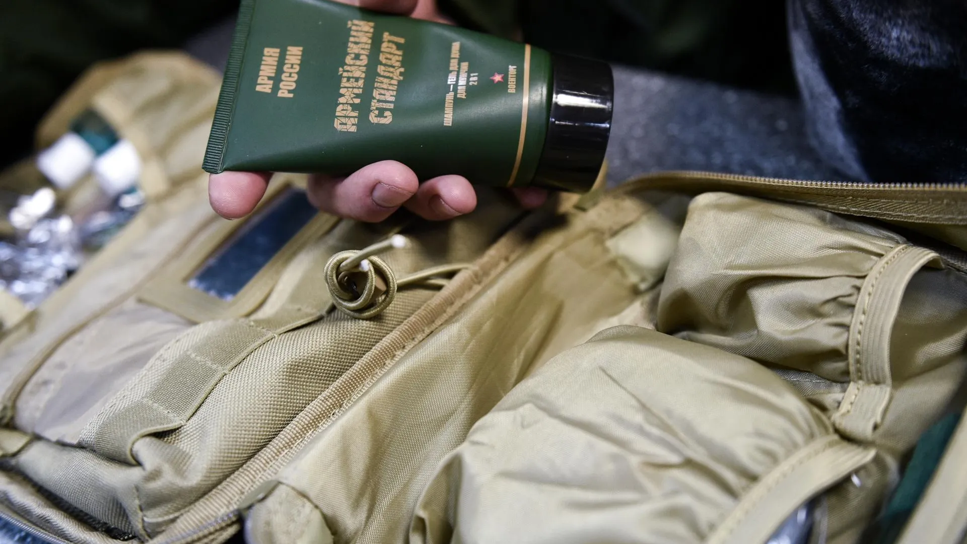 Призывникам из Королева показали военную форму и рассказали о режиме питания