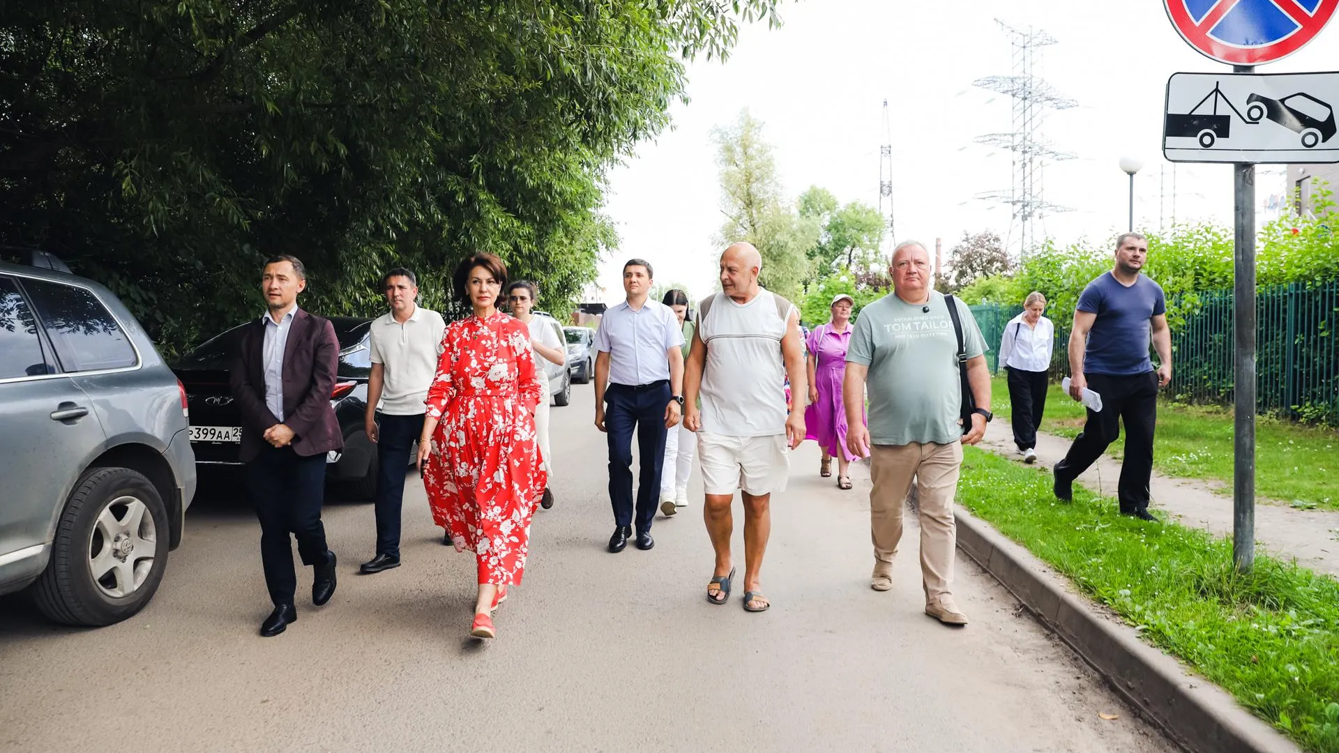 Глава Химок проверила обновление водопровода в Саврасово