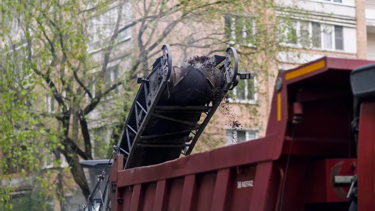 В Подмосковье продолжается ямочный ремонт во дворах