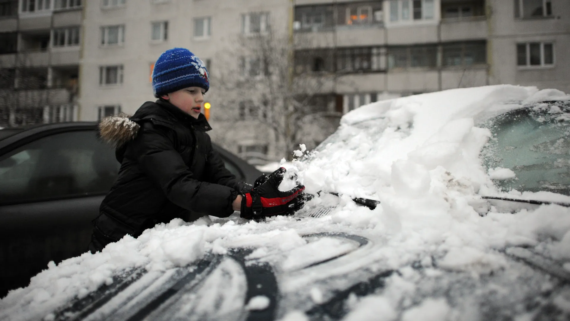 МЧС предупредило москвичей о гололеде и мокром снеге