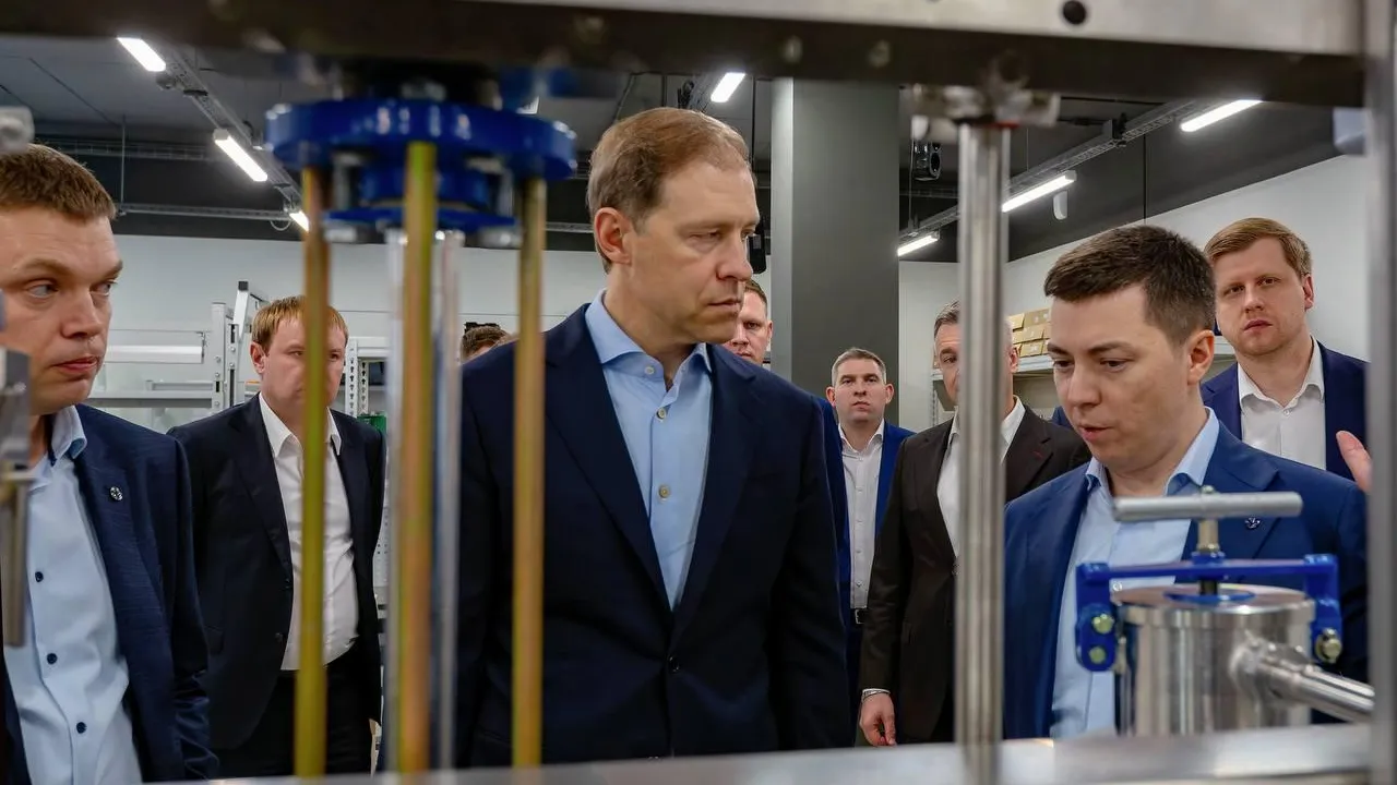 Денис Мантуров изучил работу промышленных предприятий в Зеленограде