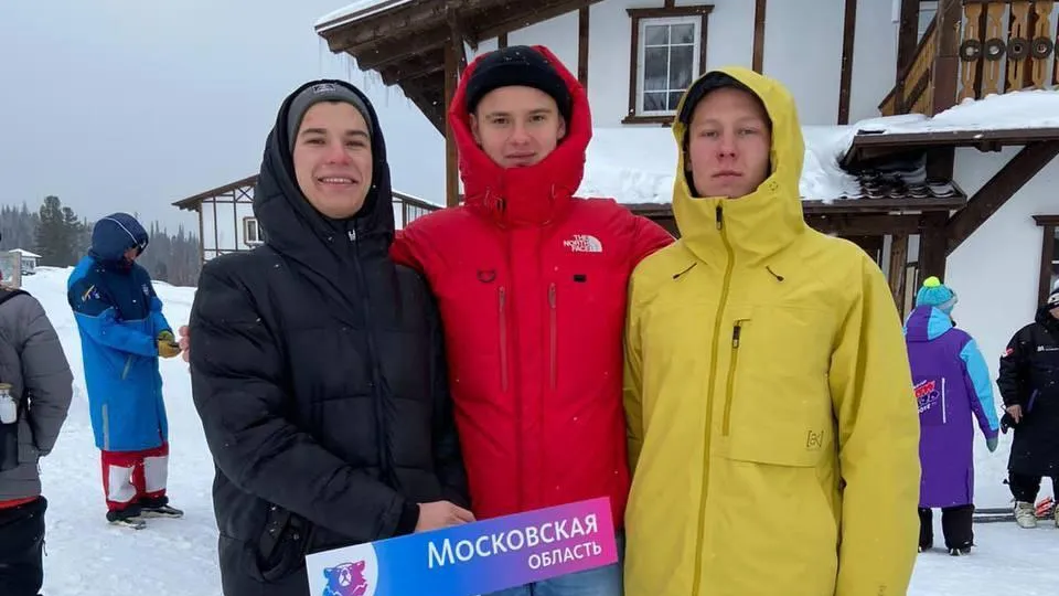 Подмосковный спортсмен одержал победу в этапе Кубка России по сноуборд‑кроссу