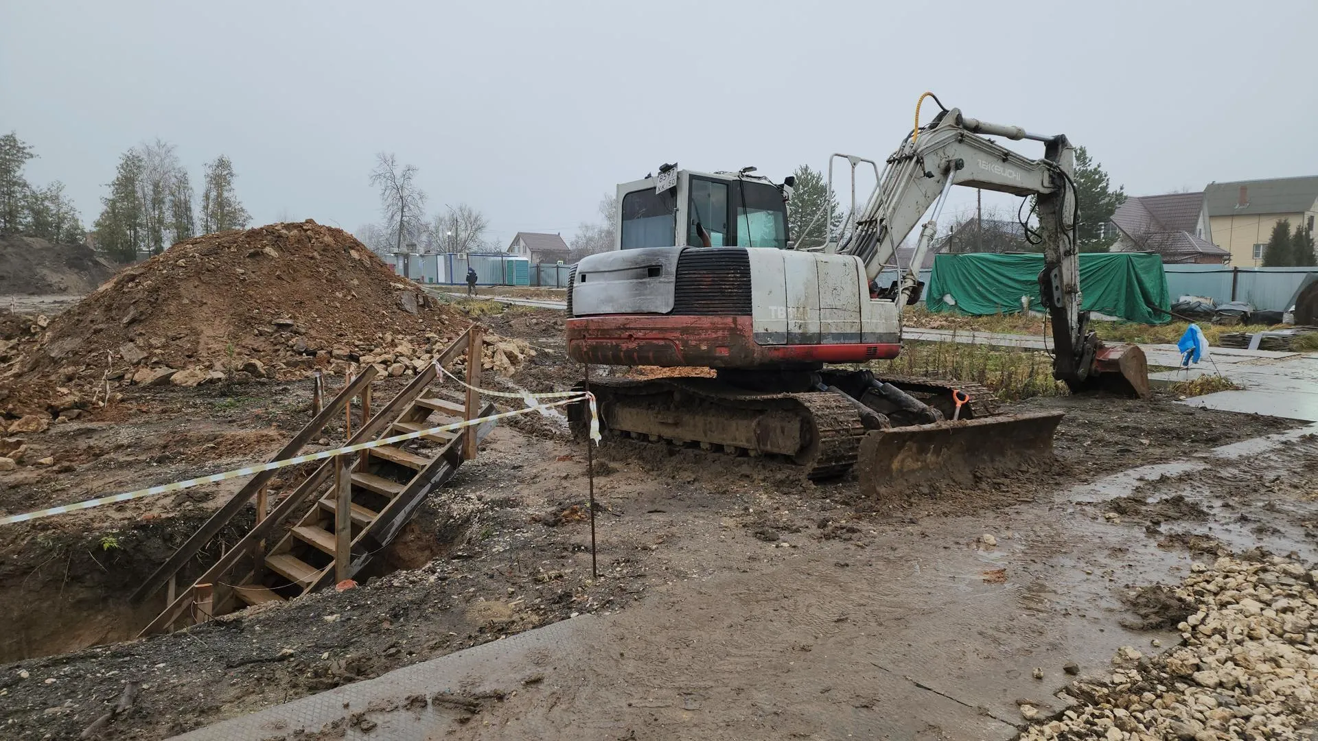 В Кашире на строительной площадке ФОКа начали планировку территории