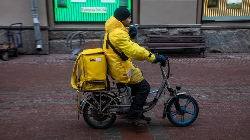 Курьеры в Москве в среднем получают по 20,5 тысяч рублей ежедневно