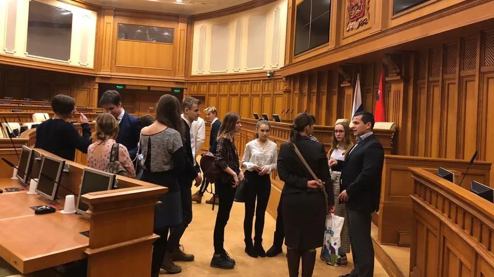 Ученикам выпускных классов Жуковского провели экскурсию по Мособлдуме