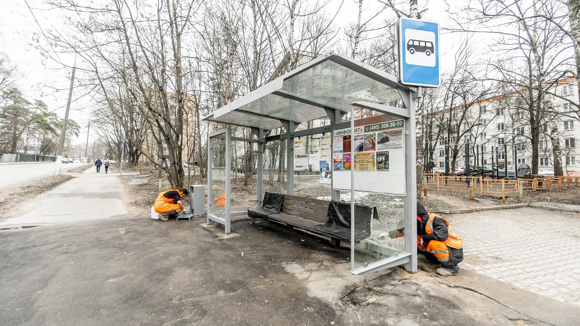Дорожники отремонтировали остановочные павильоны в семи округах Подмосковья