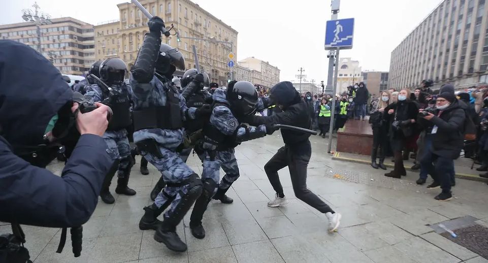 Осуждённый за драку с ОМОНом студент МГУ освободился после пяти лет заключения