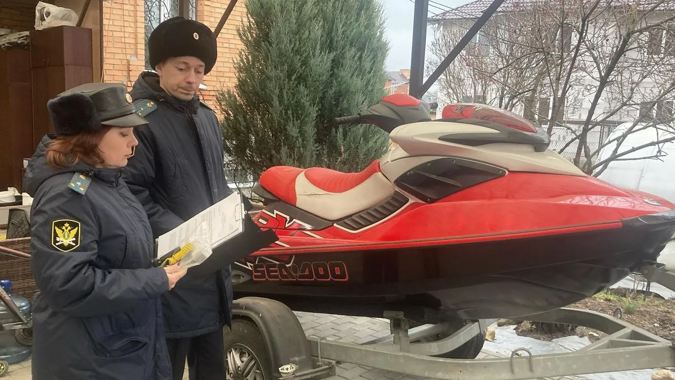 Судебные приставы Подмосковья передали на нужды СВО конфискованный гидроцикл