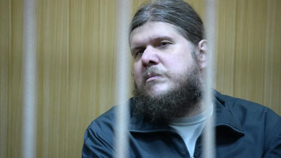 Новое явление «бога Кузи»: кто такой, зачем люди несли ему деньги и почему секта до сих пор действует