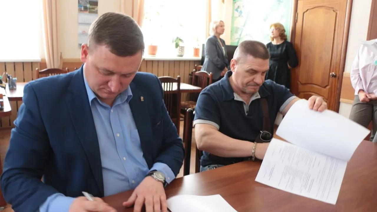 Сертификаты на покупку жилья впервые вручили переселенцам из аварийных домов в Луховицах