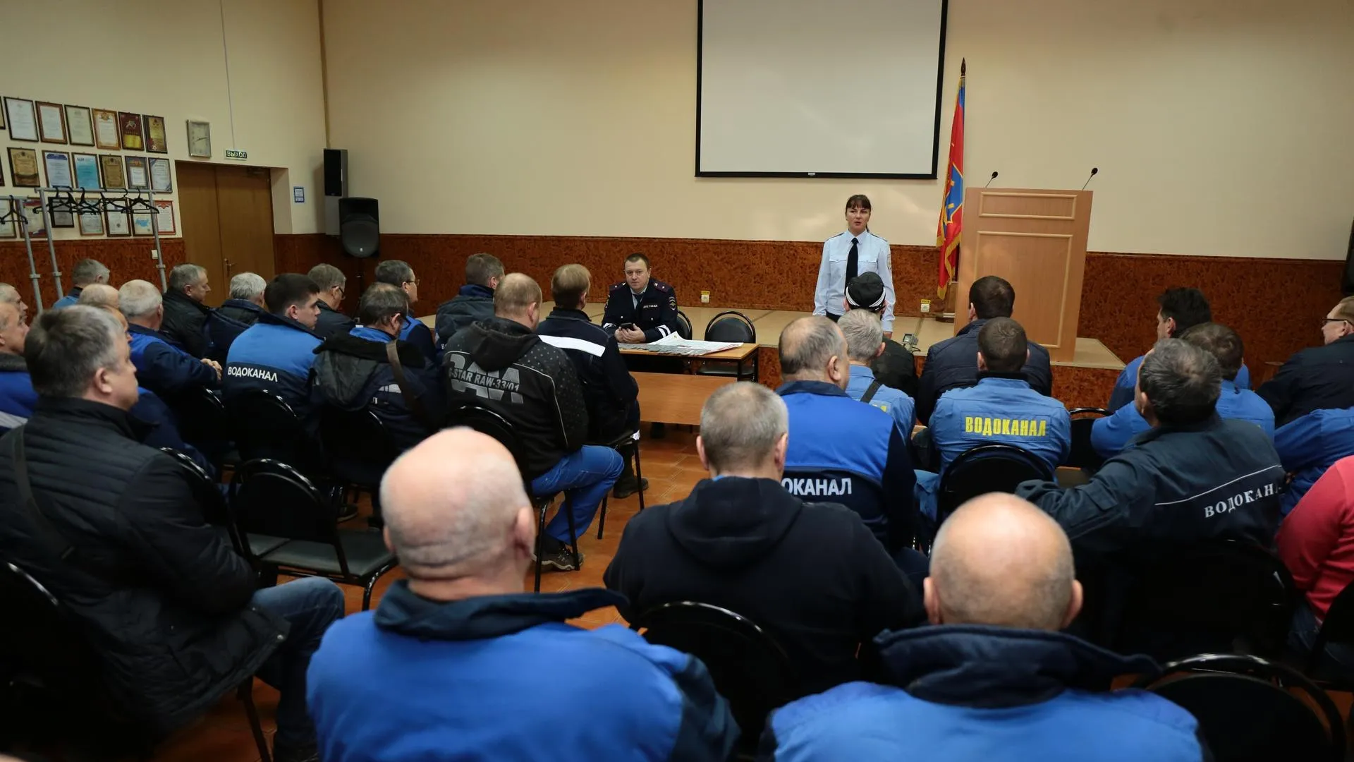 Водителям «Водоканала» Подольска напомнили особенности дорожного движения зимой