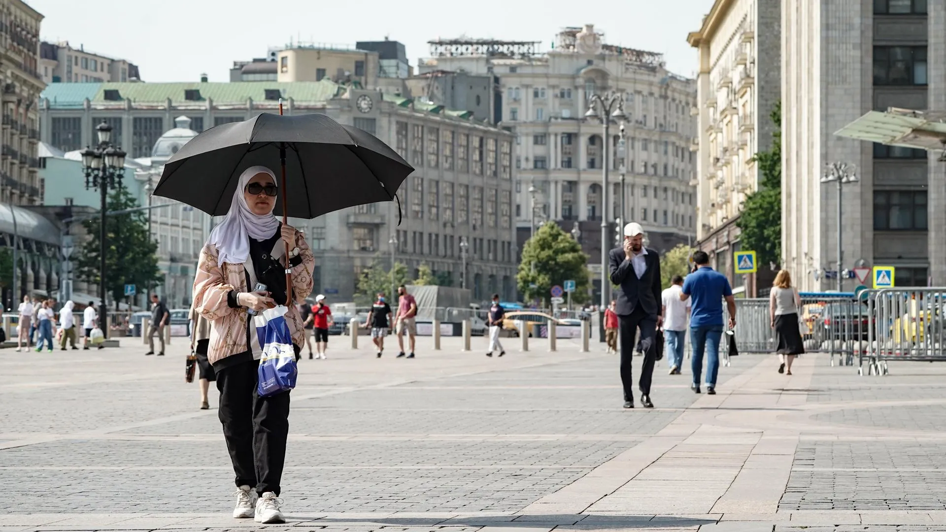 Жителей Московского региона предупредили о сухих грозах и новом рекорде жары
