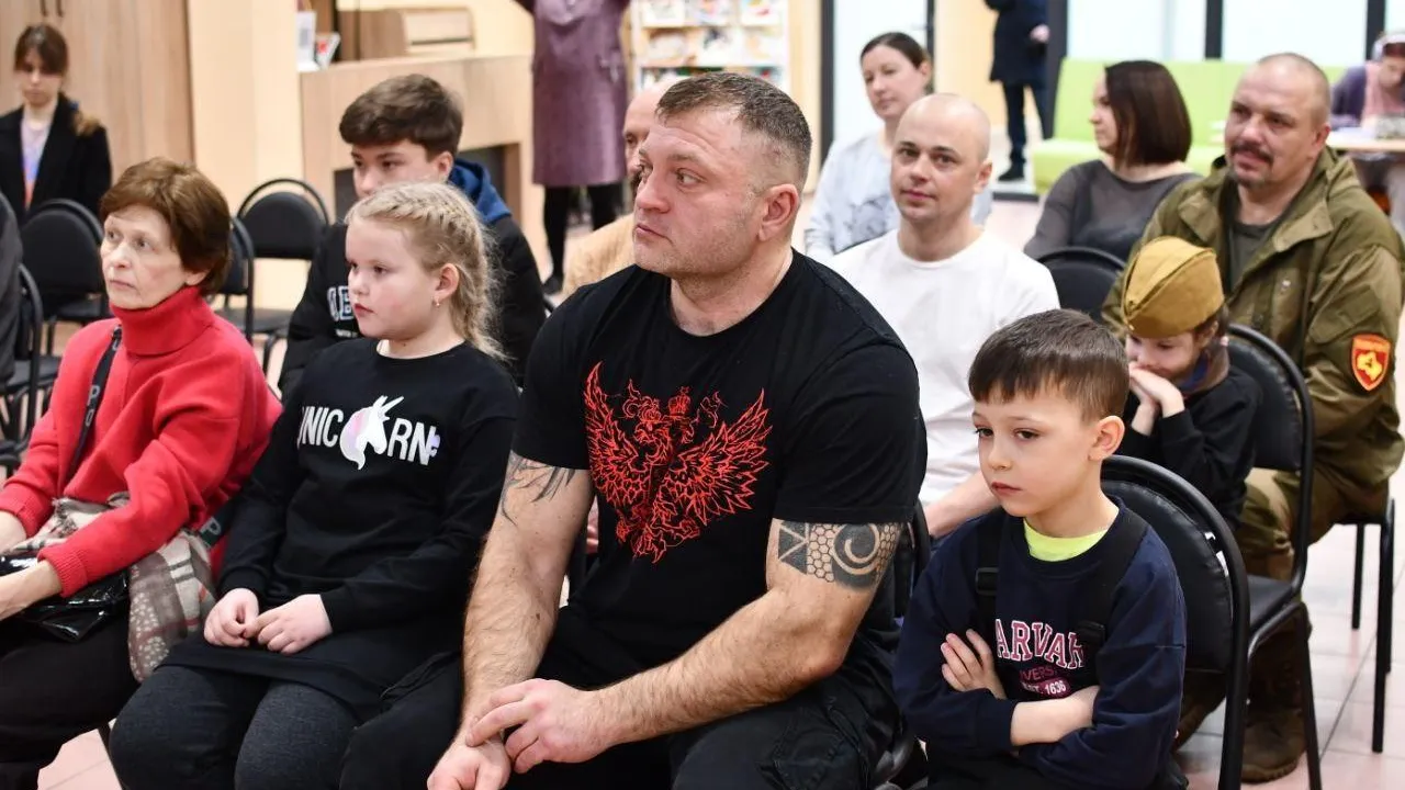 В Богородском округе поисковики провели встречу в библиотеке