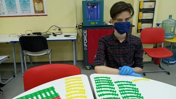 Талдомские школьники сделали держатели медицинских масок и защитные экраны на 3D‑принтерах