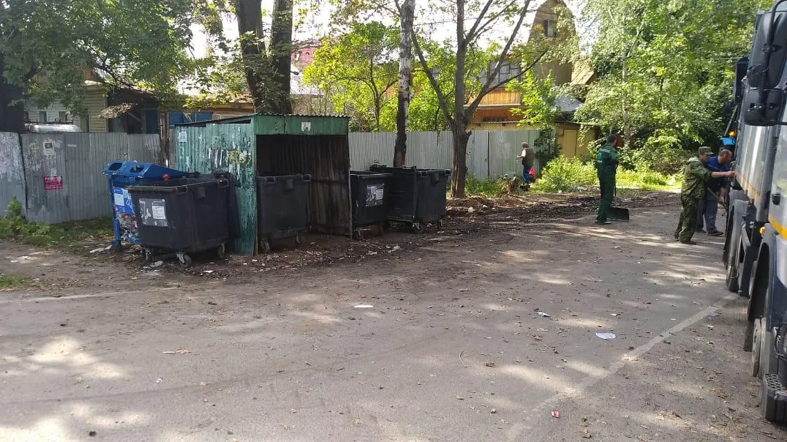 Мусор вывезли с контейнерной площадки в микрорайоне Балашихи после жалобы жителя