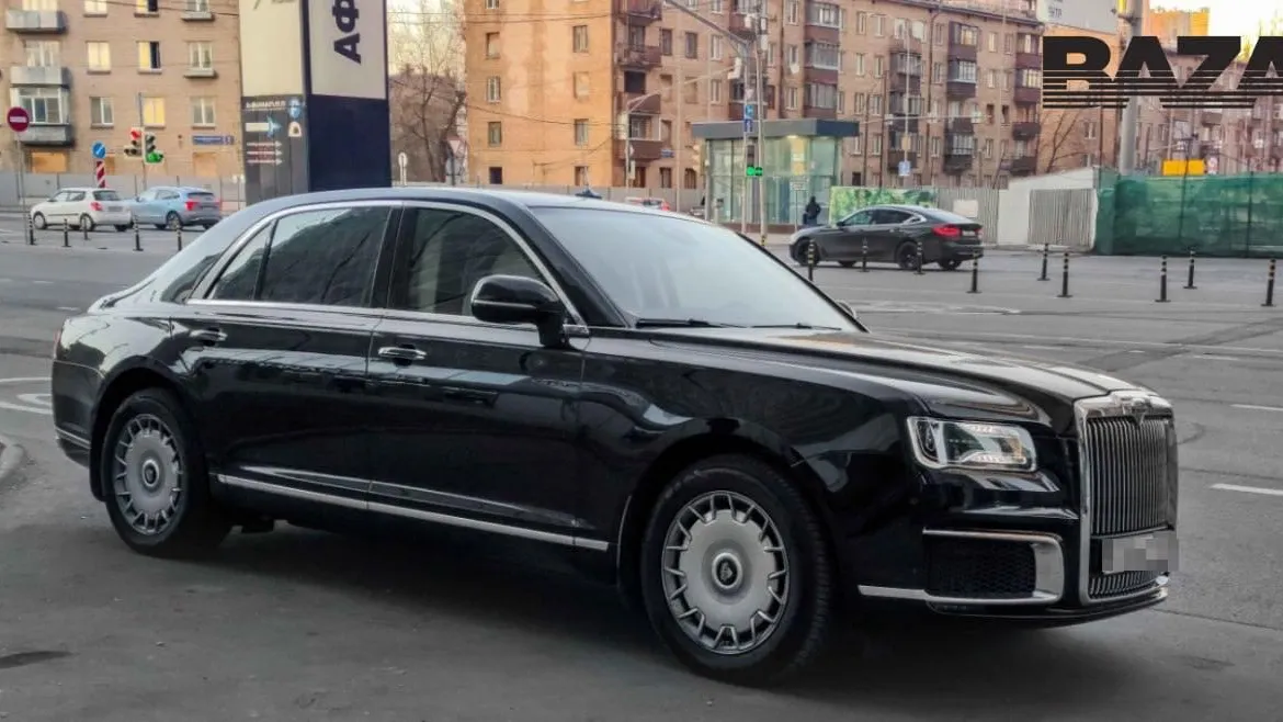 В Москве заковали в наручники водителя Aurus из «Управделами Президента»