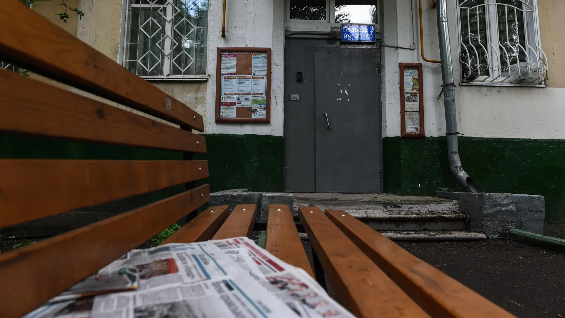 Двор комплексно благоустроили на улице Калинина в Балашихе