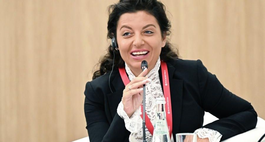 Симоньян назвала «нытьём на ночь глядя» жалобы Мерца на работу RT