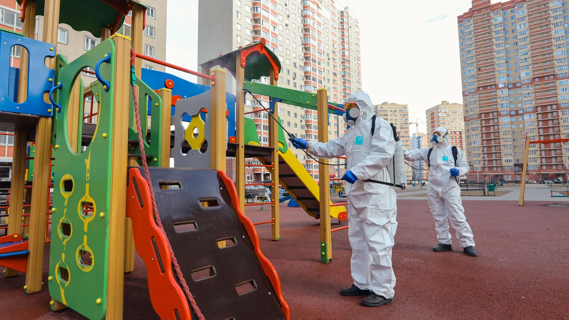 В Балашихе проводят дезинфекцию детских площадок из‑за угрозы коронавируса