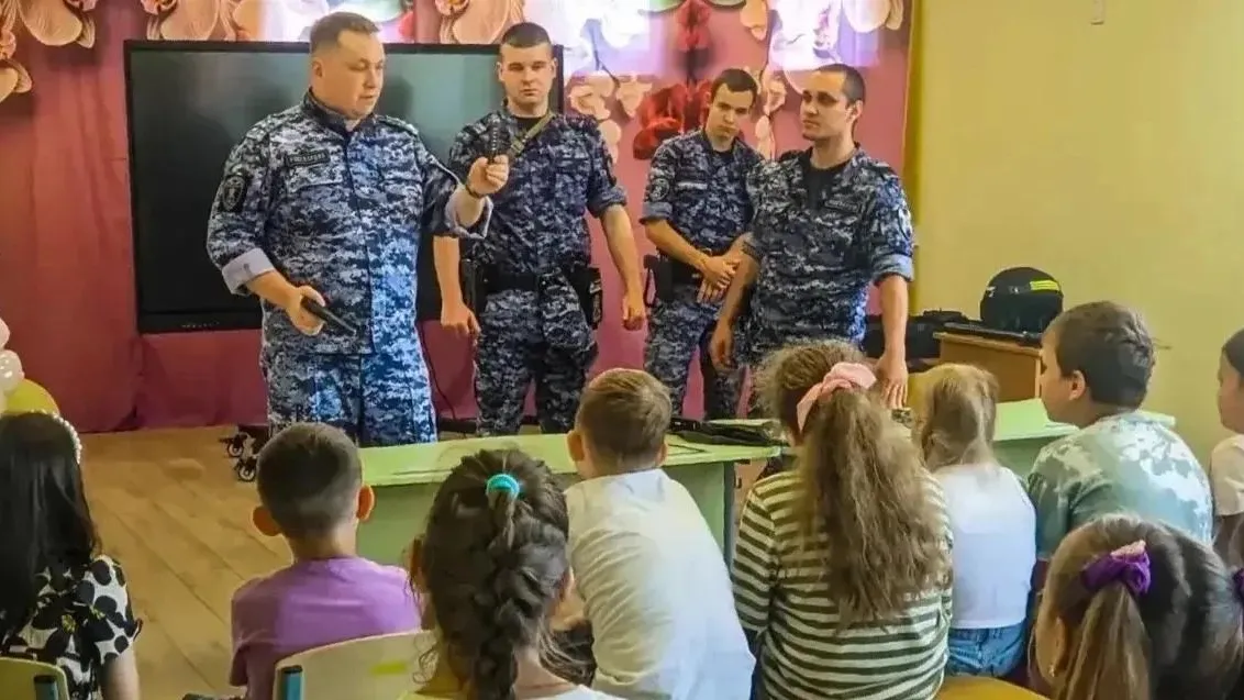 Росгвардия провела для школьников Клина акцию к юбилею ведомства