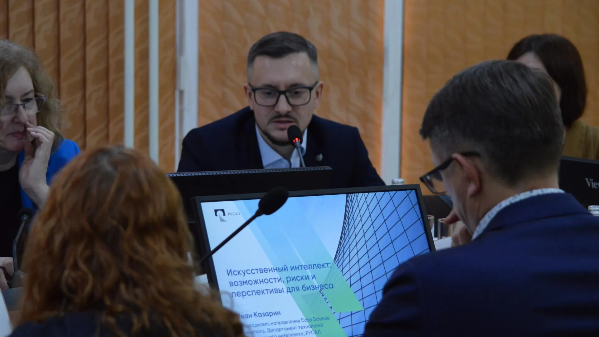 Бизнесмены и эксперты Подмосковья обсудили возможности и риски ИИ для бизнеса