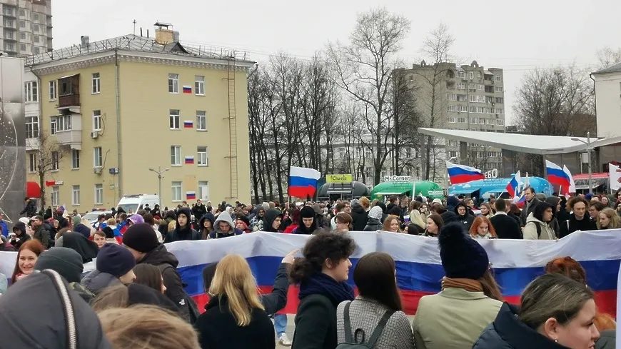 Флешмоб в поддержку российских военнослужащих провели в Королеве