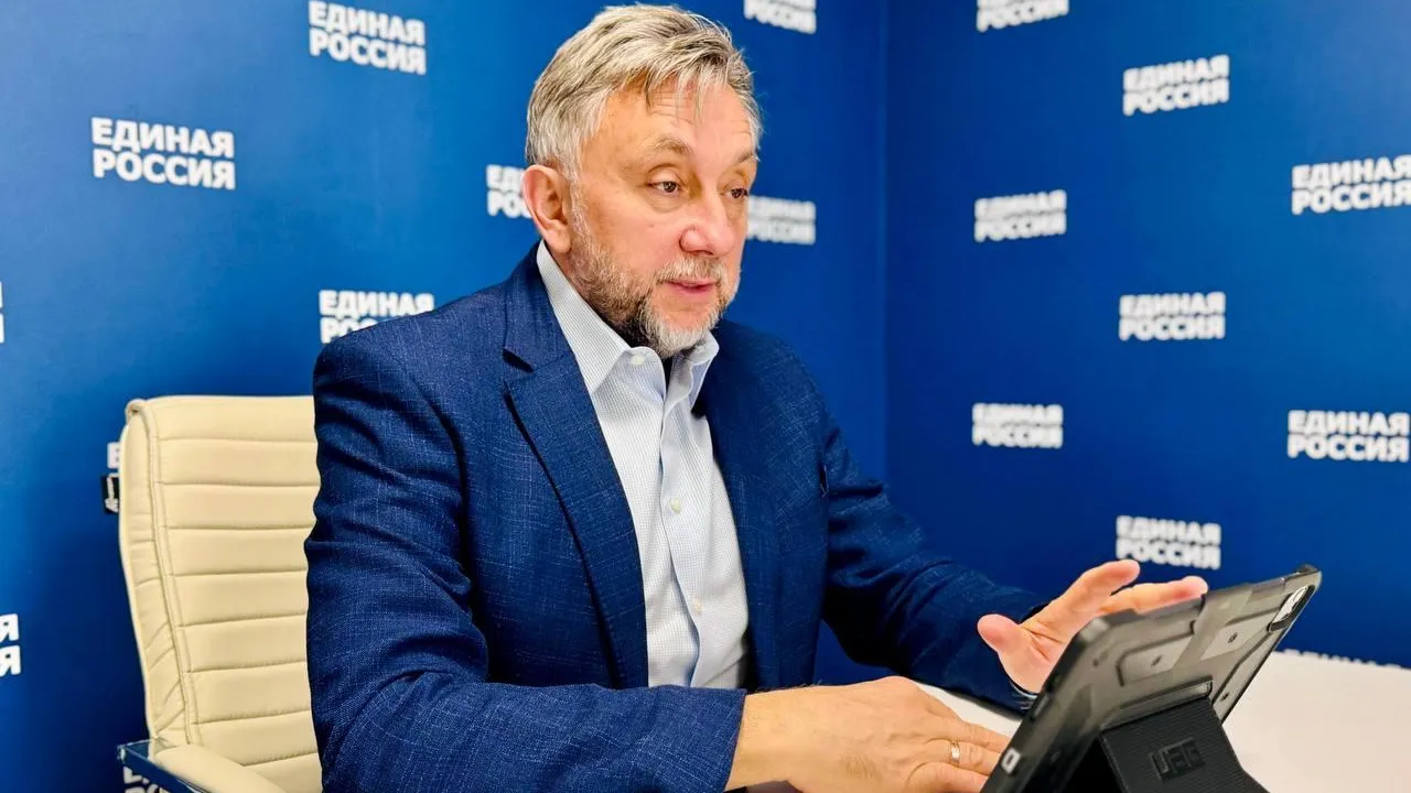 Путин — первый лидер, при котором РФ начала возвращать исторические земли — Жолобов