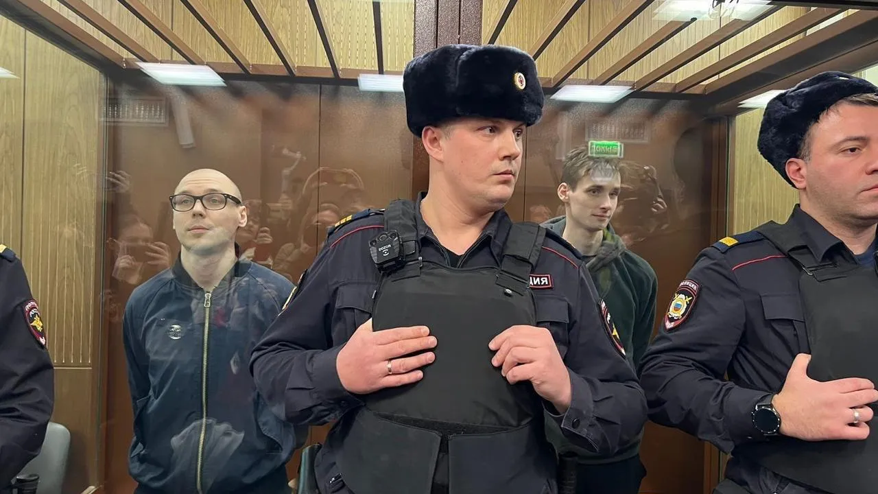 Оглашение приговора участникам «Маяковских чтений» в Москве сняли на видео
