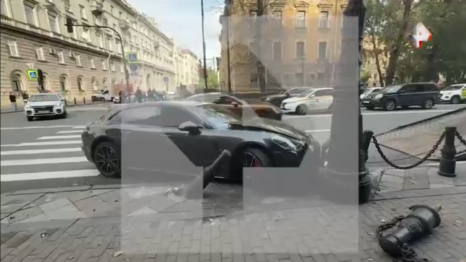 Porsche жены миллиардера Евгения Войтенкова попал в ДТП в Петербурге