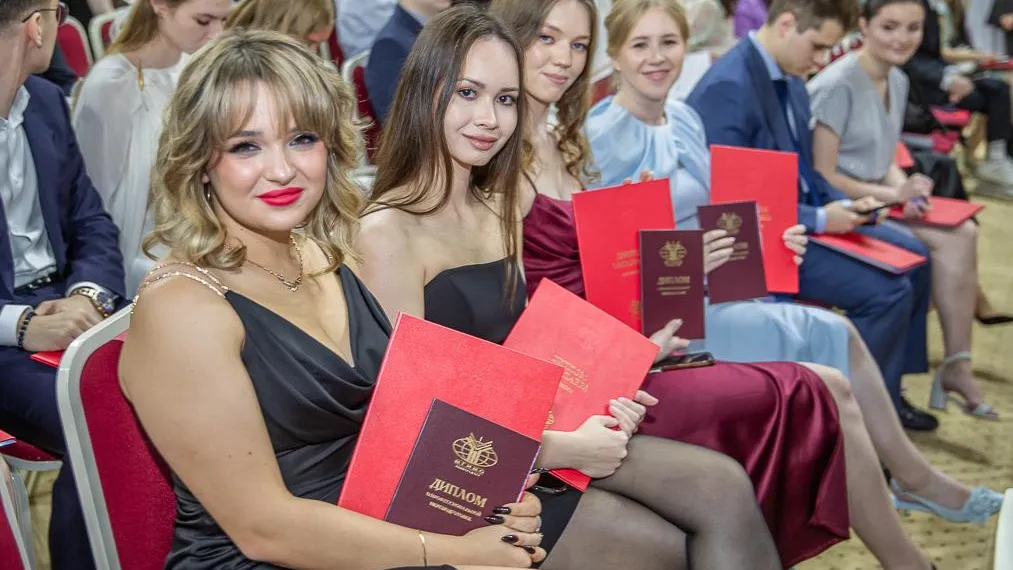 В Одинцовском округе 211 выпускников МГИМО получили дипломы