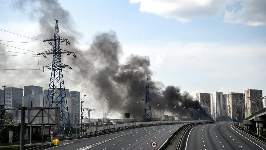 Прокуратура контролирует установление причин сильного пожара на востоке Москвы