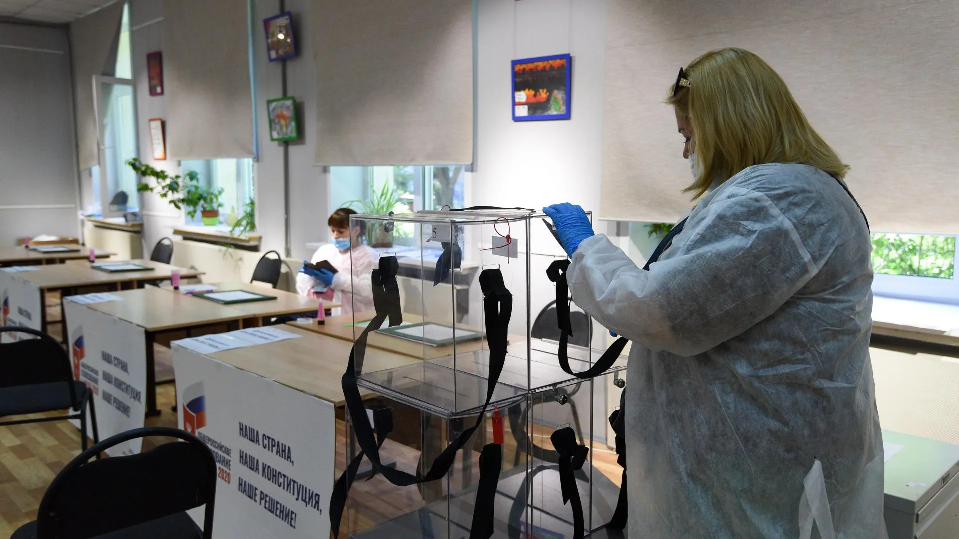 Депутат Мособлдумы проголосовала по поправкам к Конституции на участке в Балашихе