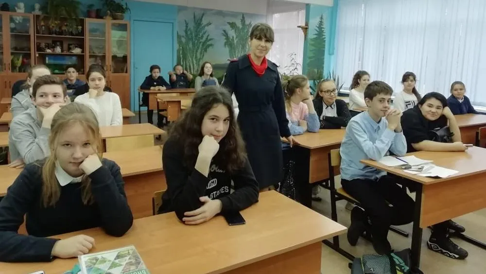 Полицейские Люберец рассказали школьникам о вреде алкоголя и наркотиков