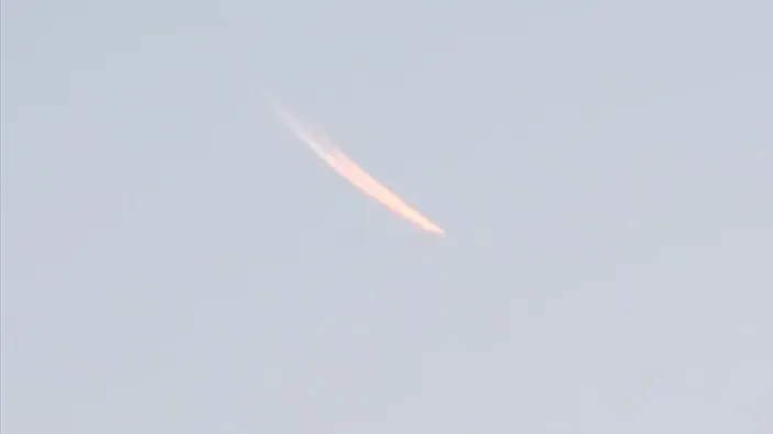 Яркий светящийся болид сняли на видео в небе над Благовещенском