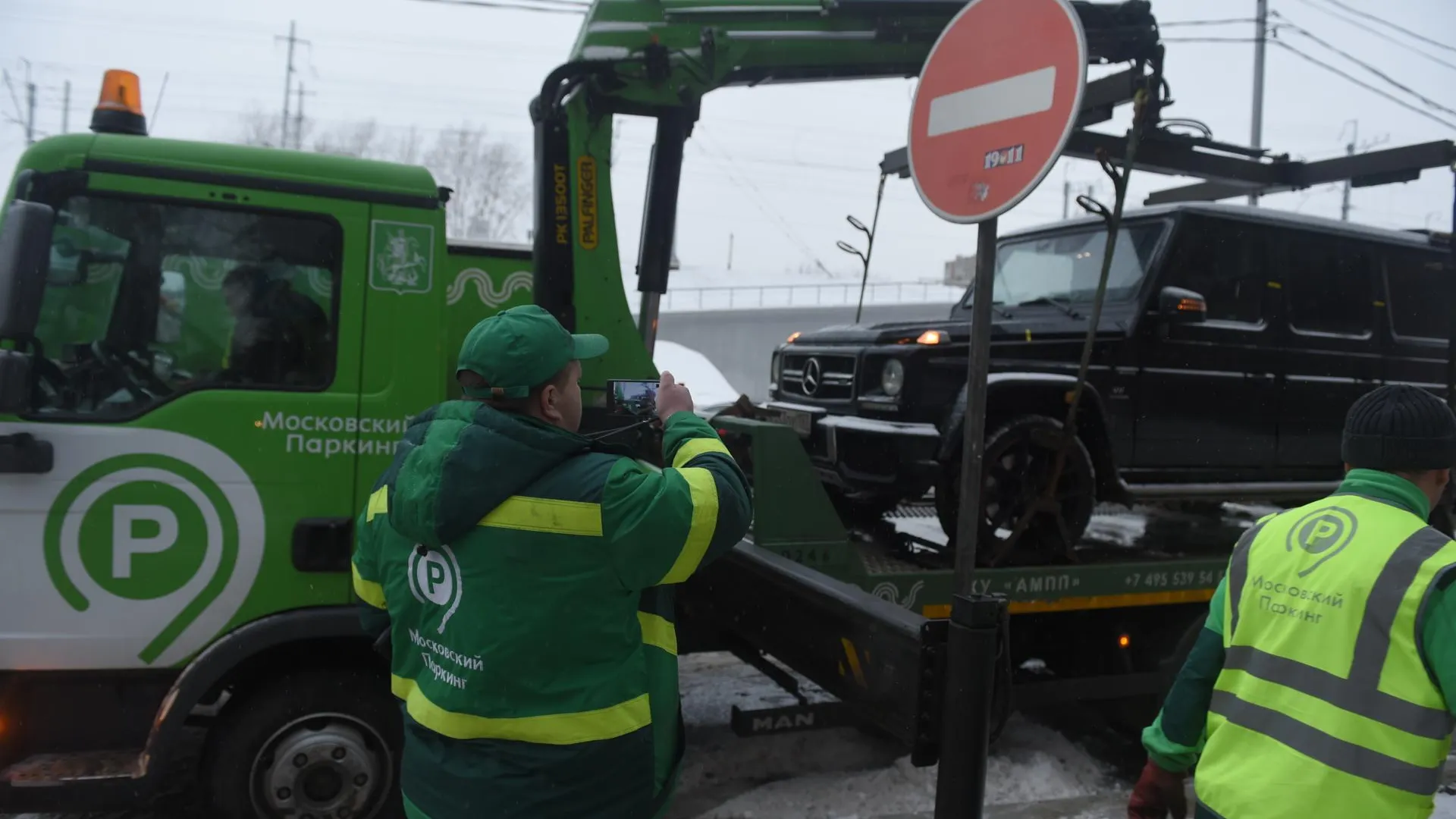 В АМПП опровергли информацию об эвакуации авто с ребенком в Москве
