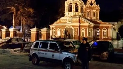 Почти 1,9 тыс спасателей обеспечивали безопасность в храмах Подмосковья в Рождество