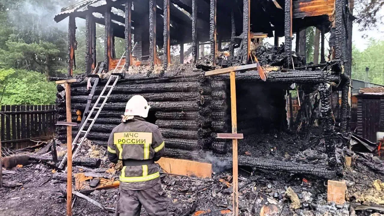 Под Екатеринбургом страшный пожар унес жизни 4 человек, еще четверо в больнице