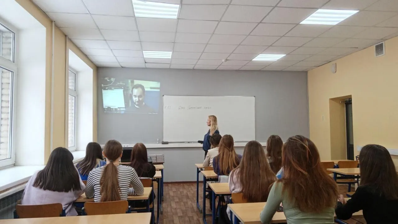 Со студентами колледжа Щелкова поговорили о важности науки в ходе «Разговоров о важном»