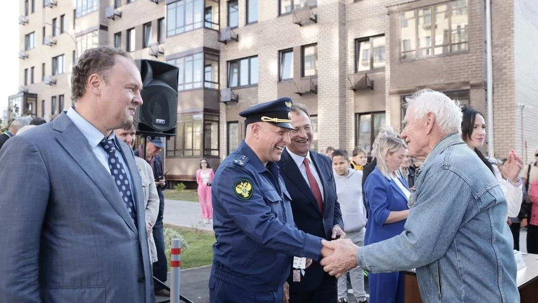 В Богородском округе переселенцам из аварийного жилья вручили ключи от квартир